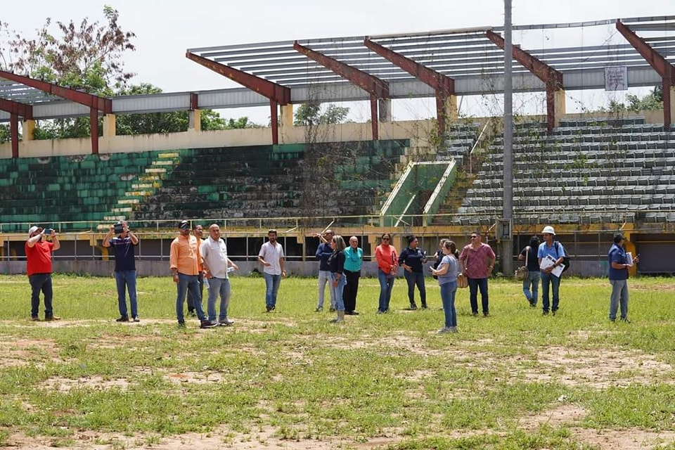 Vega Baja celebra la pre-subasta para la rehabilitación del estadio de béisbol Carlos Román Brull