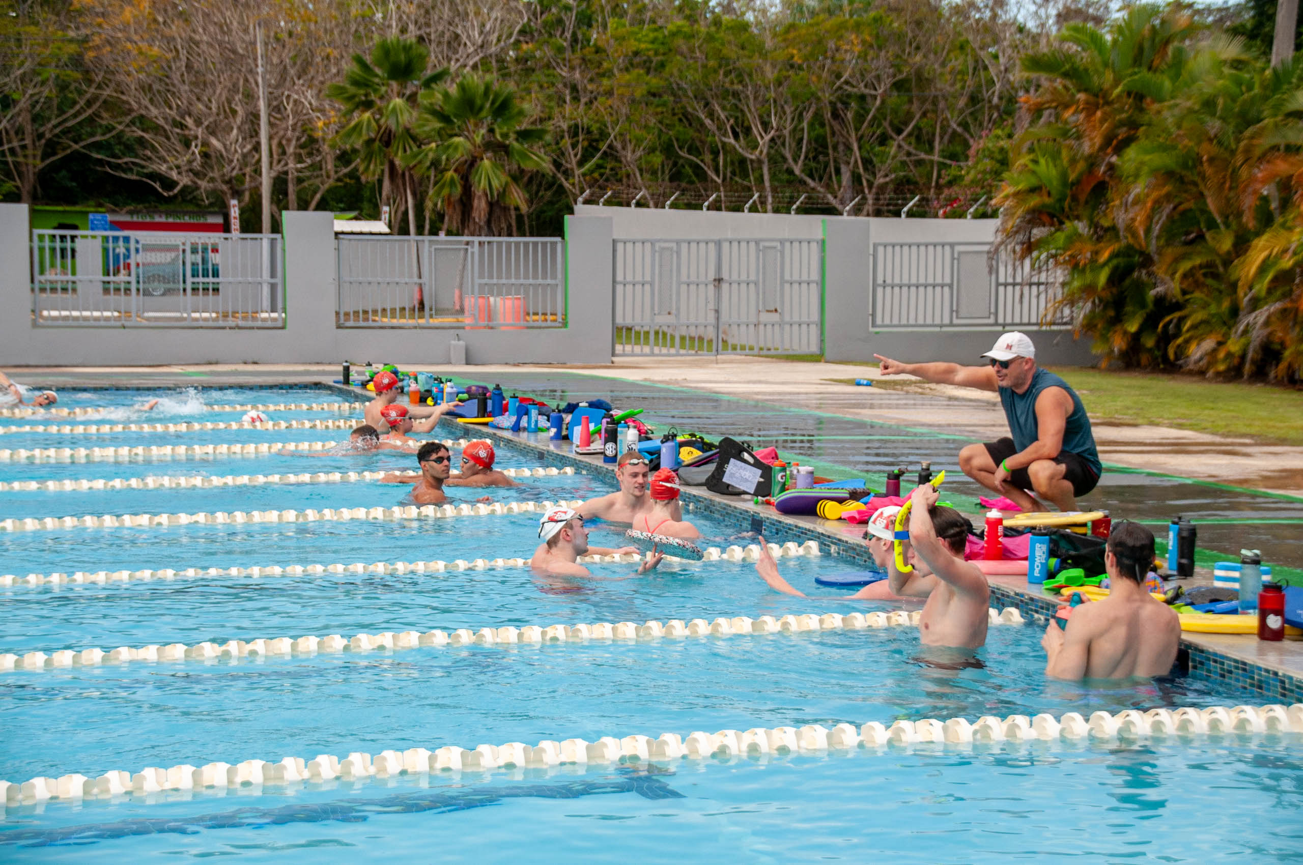 Universidades de Estados Unidos y Canadá eligen la Piscina Nicolás “Tilín” Pérez  en Vega Baja para sus entrenamientos