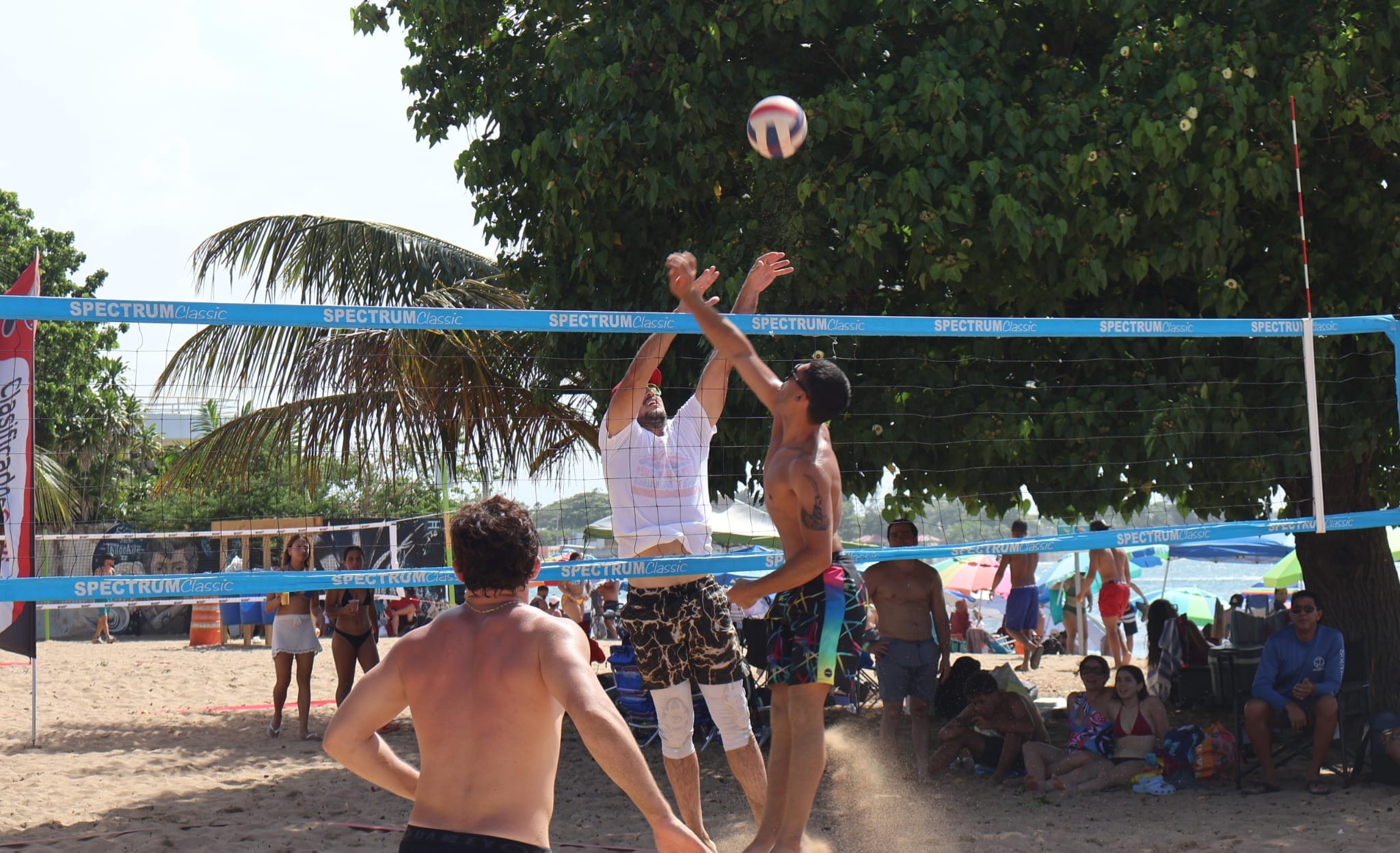 Vega Baja rompe récord con 69 equipos inscritos en la Edición 34 del Voleibol Playero en la Playa Puerto Nuevo.