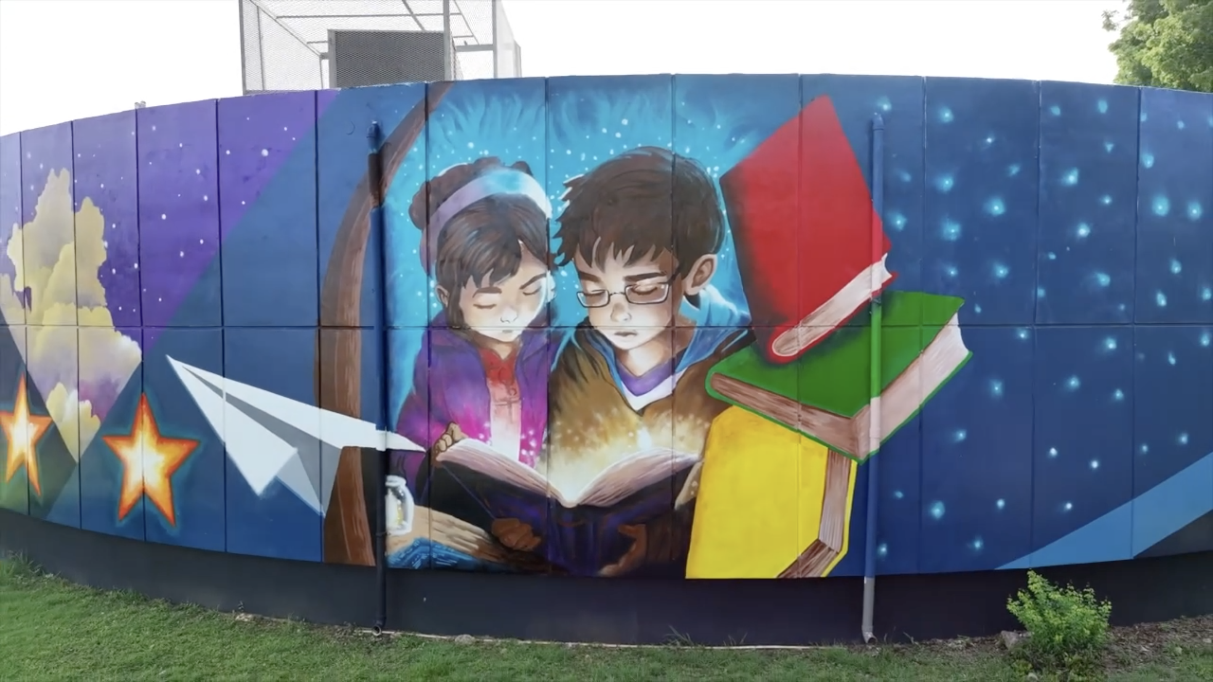 Impactante mural que promueve la lectura y la imaginación en Vega Baja